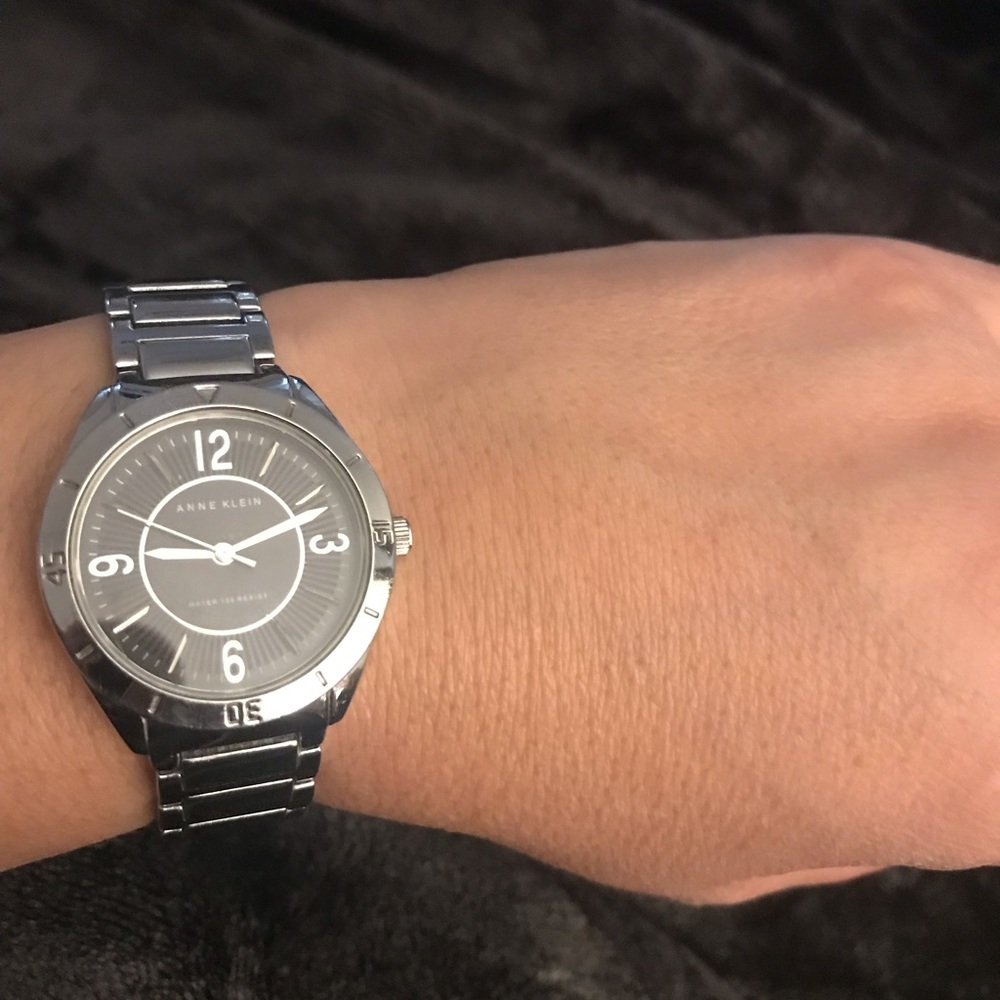 Anne Klein - Picture 3 of 3